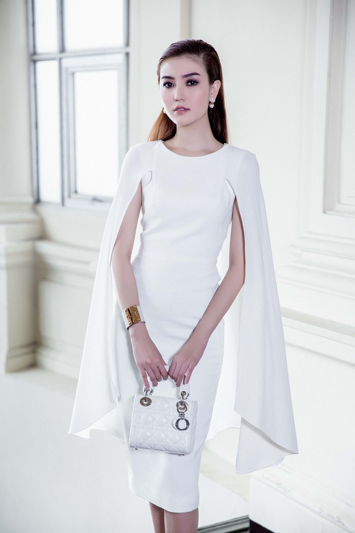 Giai dong Sieu mau goi y trang phuc du tiec nhe mua he anh 3