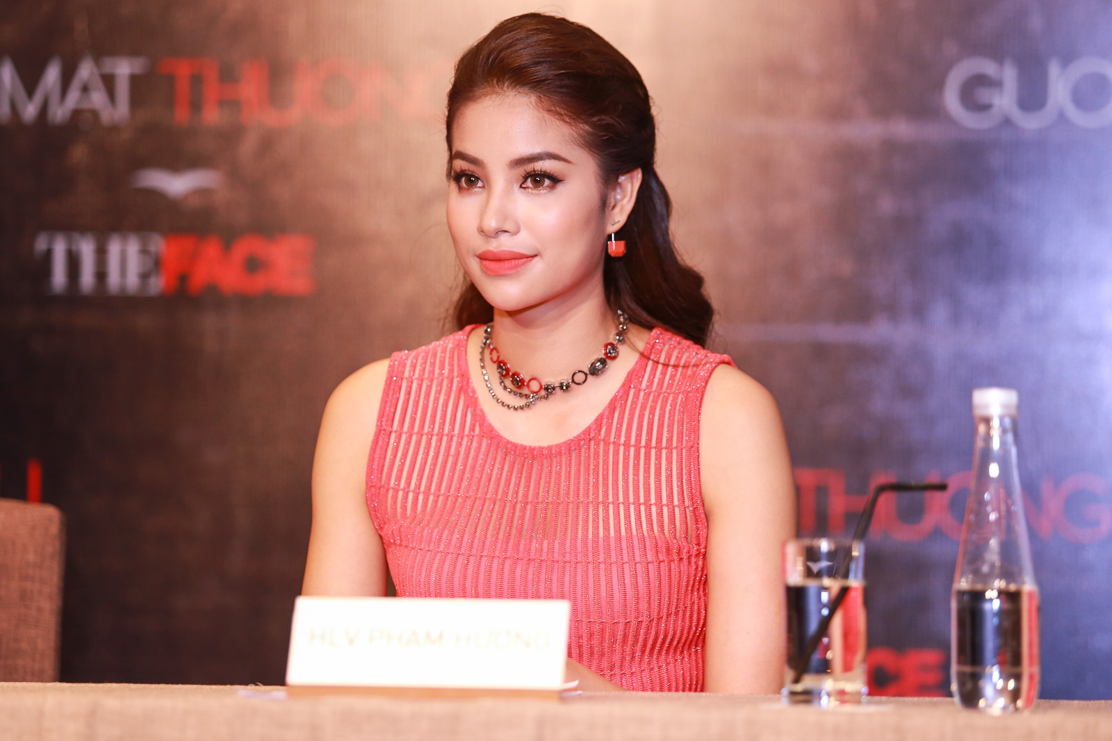 Pham Huong,  Ho Ngoc Ha tham gia The Face anh 8