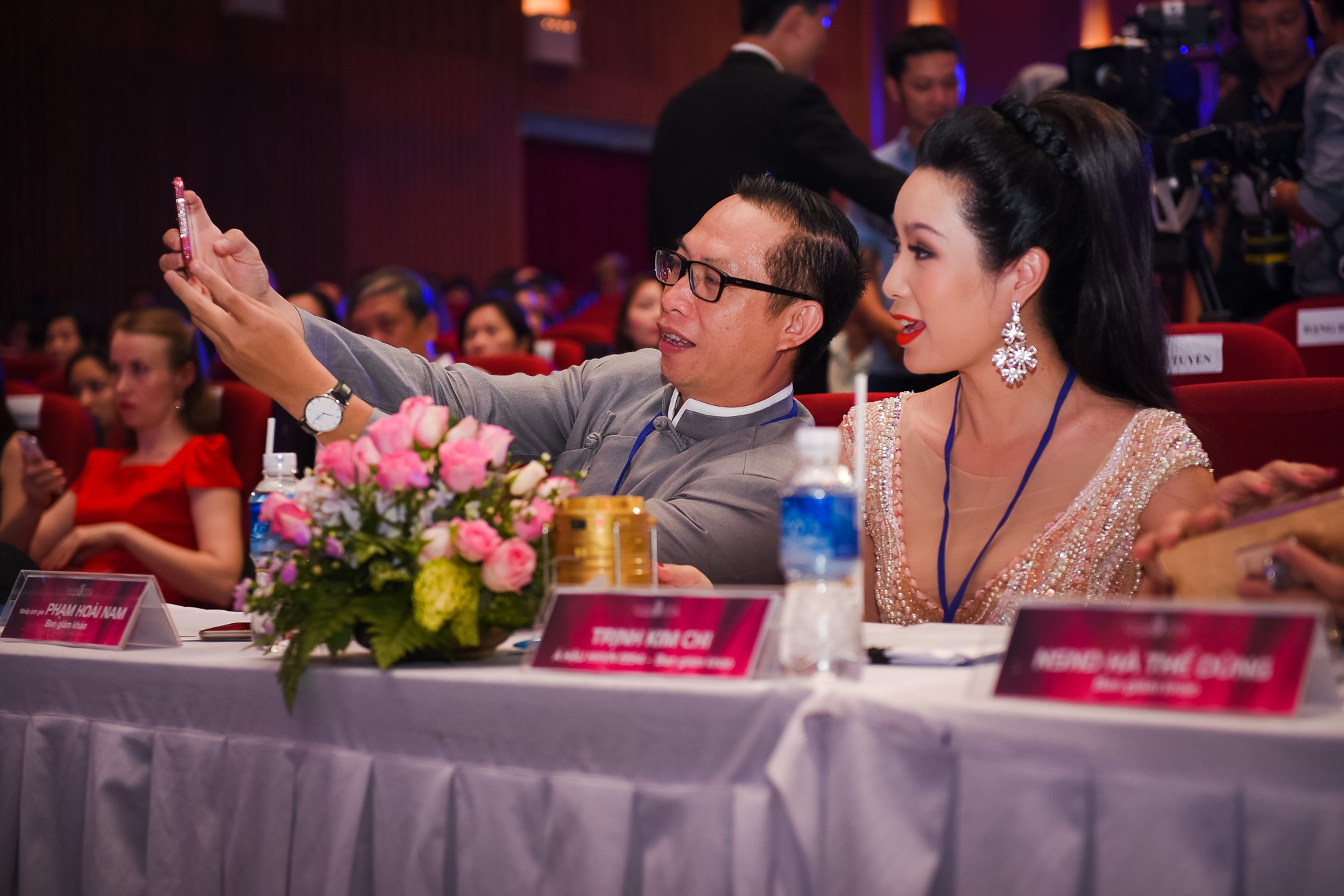 Dang Thu Thao lam giam khao hoa hau anh 12