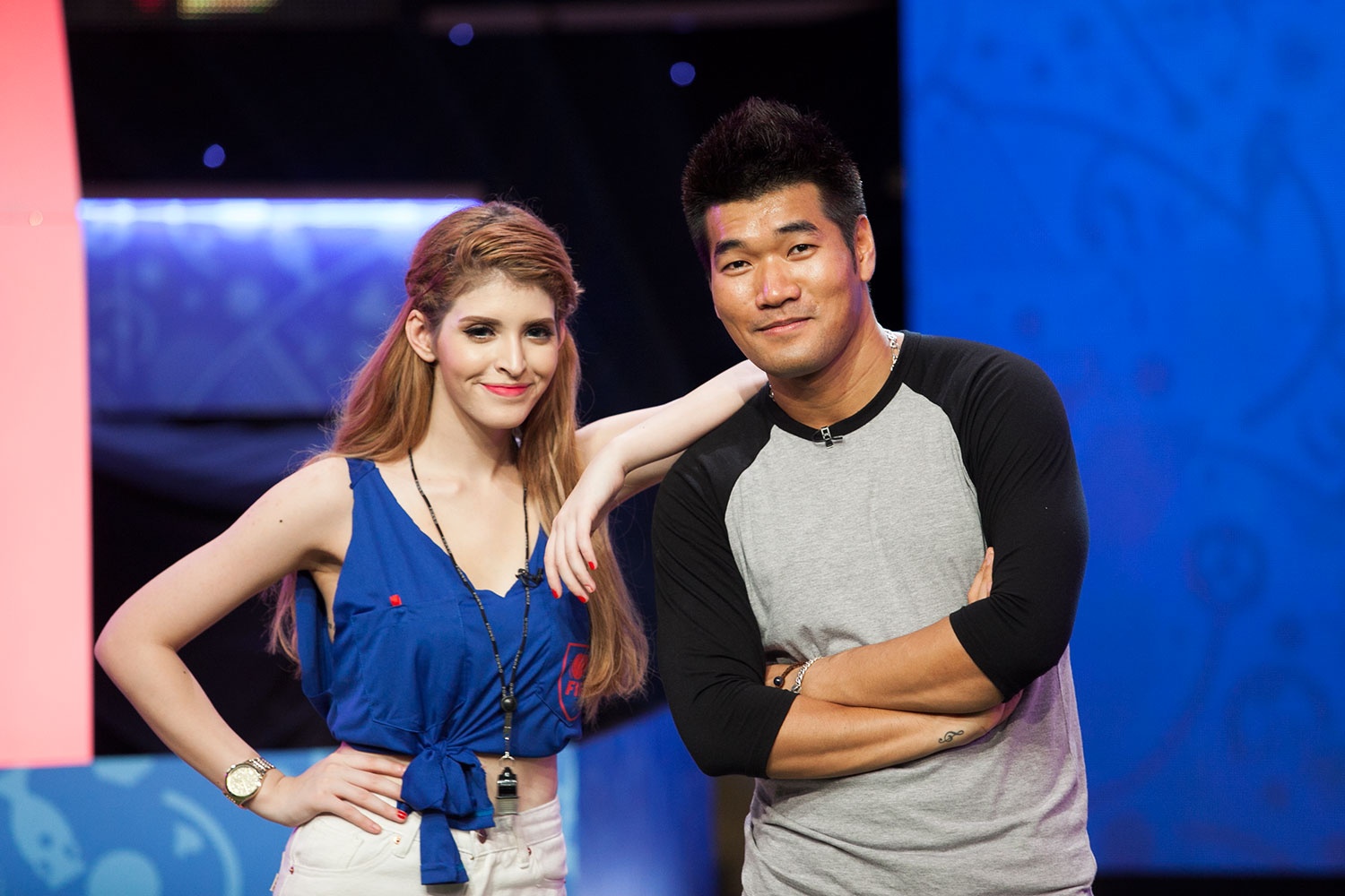 Andrea mac mat me lam MC 'Nong cung Euro' anh 3