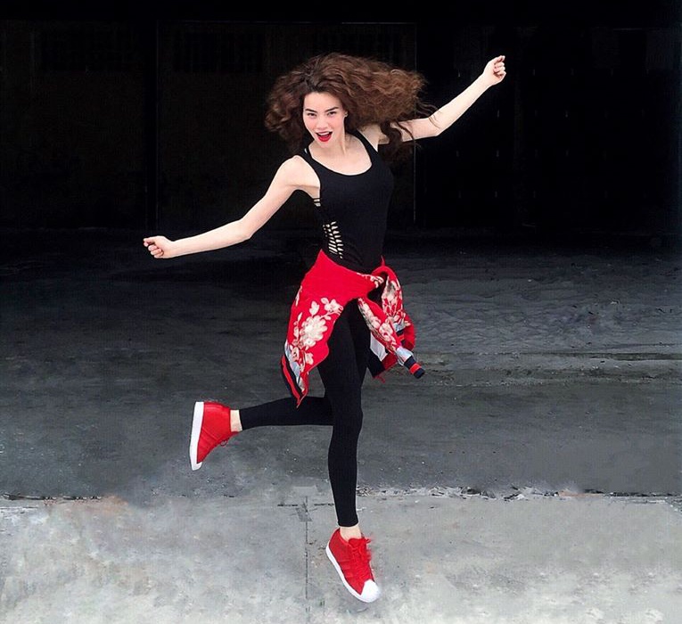 Pham Huong,  Ha Ho dien street style the thao anh 2