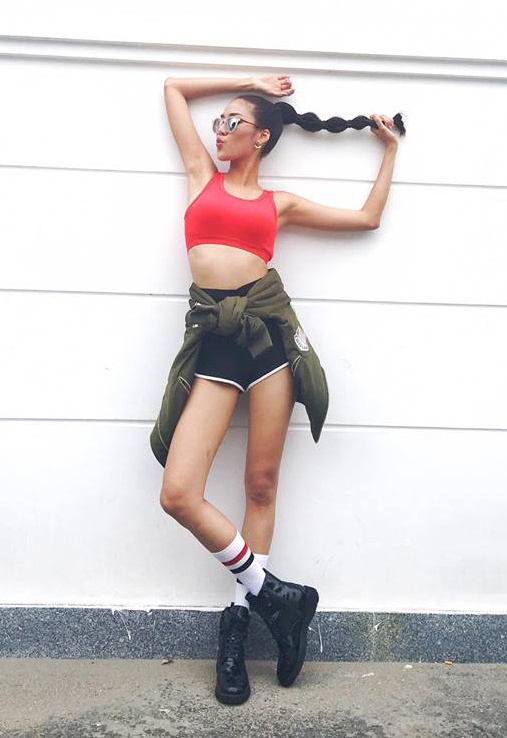 Pham Huong,  Ha Ho dien street style the thao anh 3