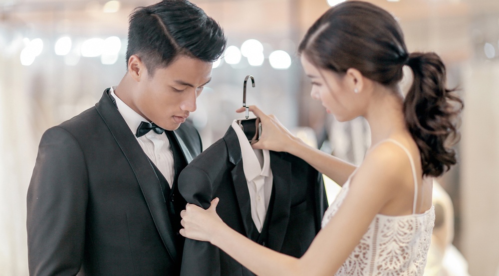 Mac Hong Quan dua Ky Han di thu vay cuoi hinh anh