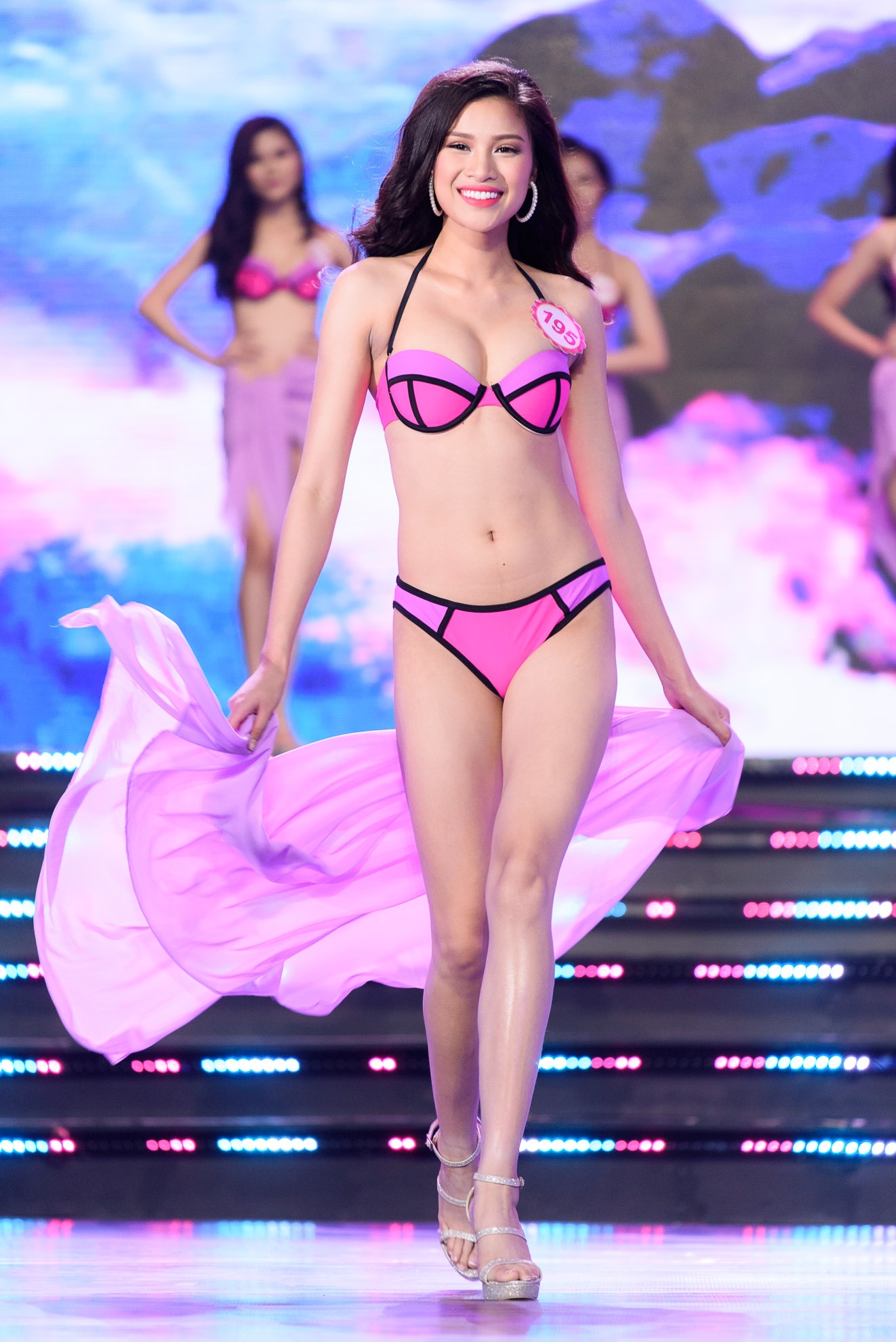 Top 18 Hoa hau Viet Nam nong bong bikini anh 7