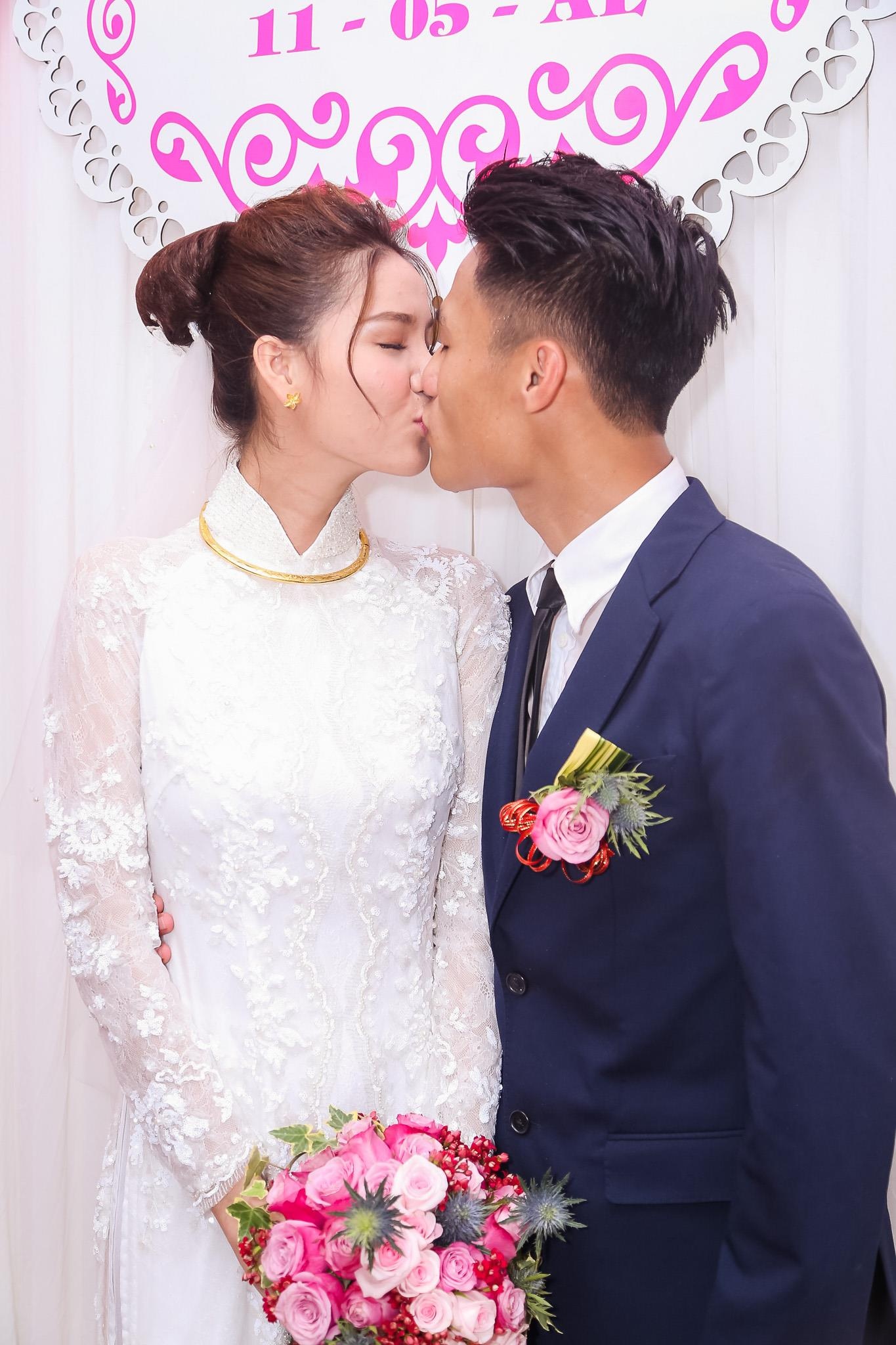 Dam hoi nhuom sac hong Ky Han - Mac Hong Quan anh 15