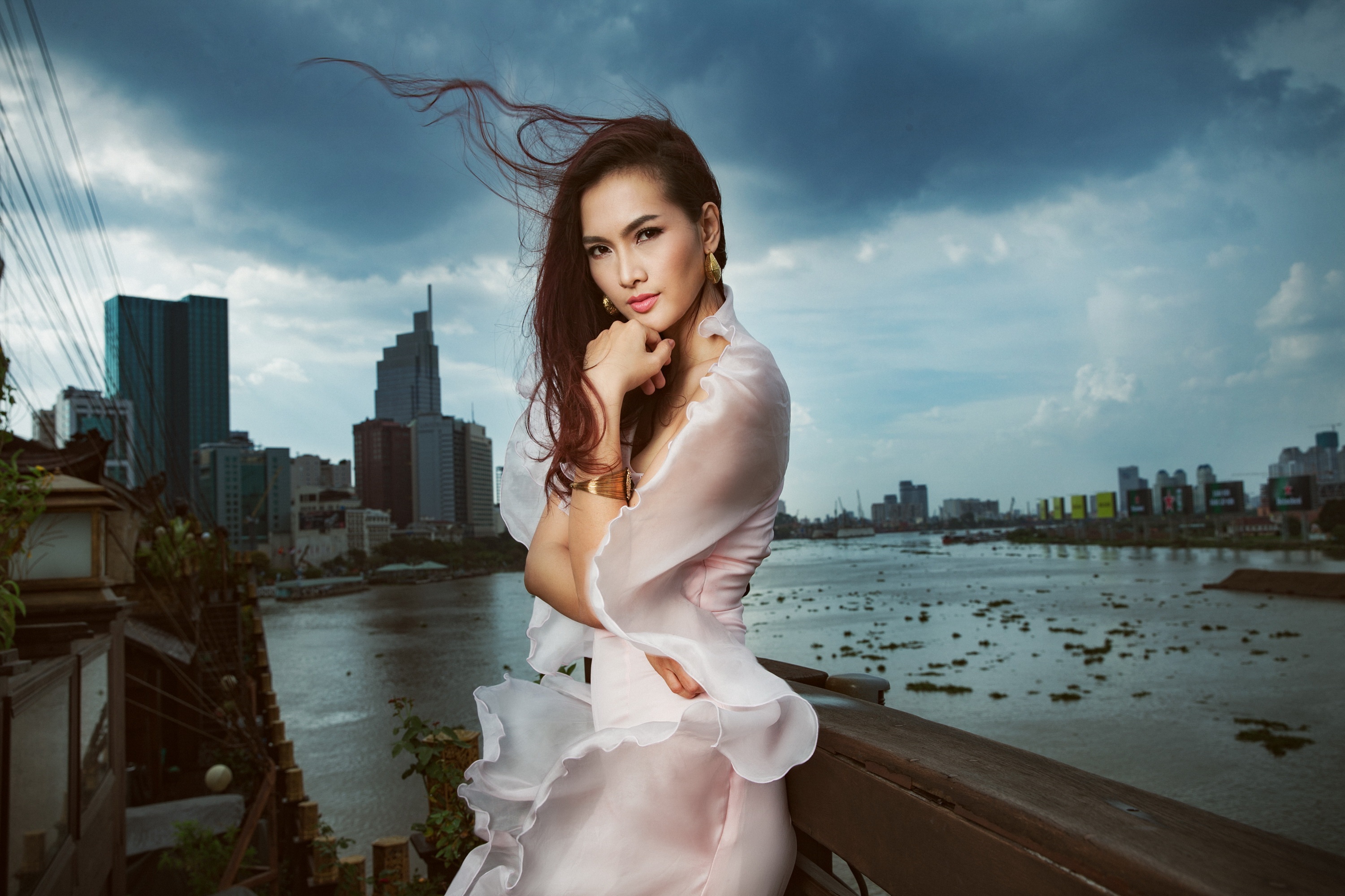 Anh Thu khoe duong cong anh 4