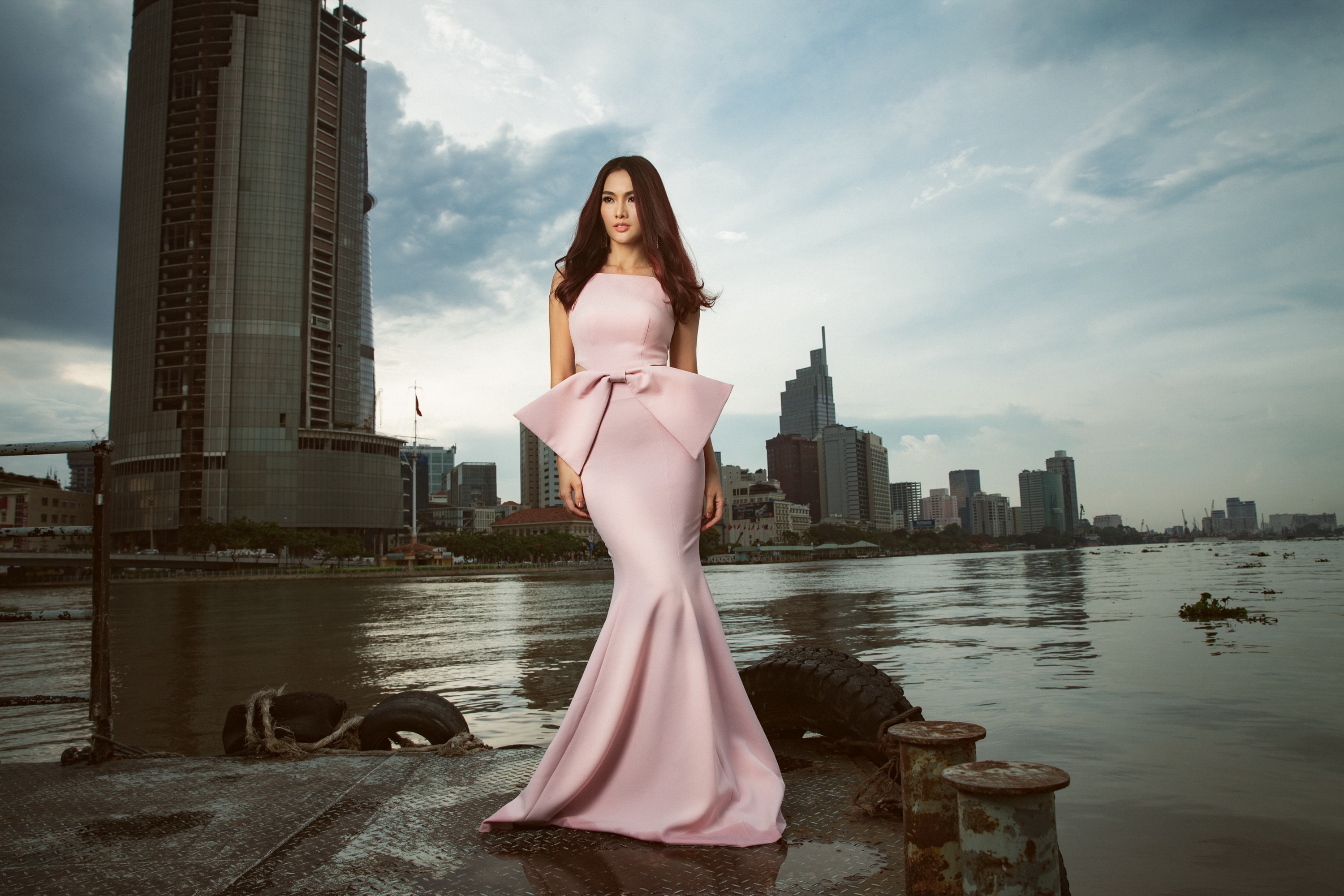 Anh Thu khoe duong cong anh 6