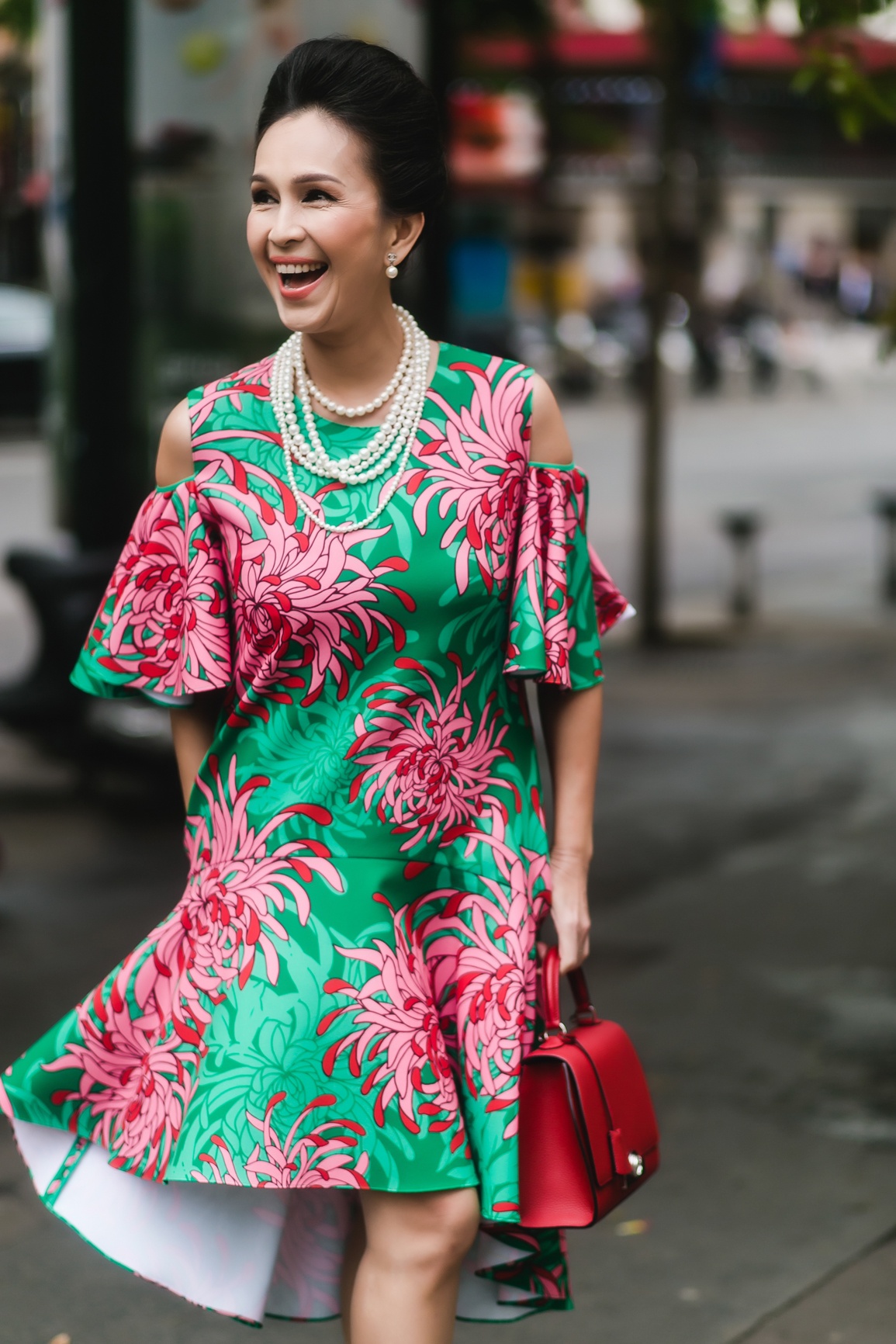 Diem My sanh dieu tren duong pho Paris anh 1