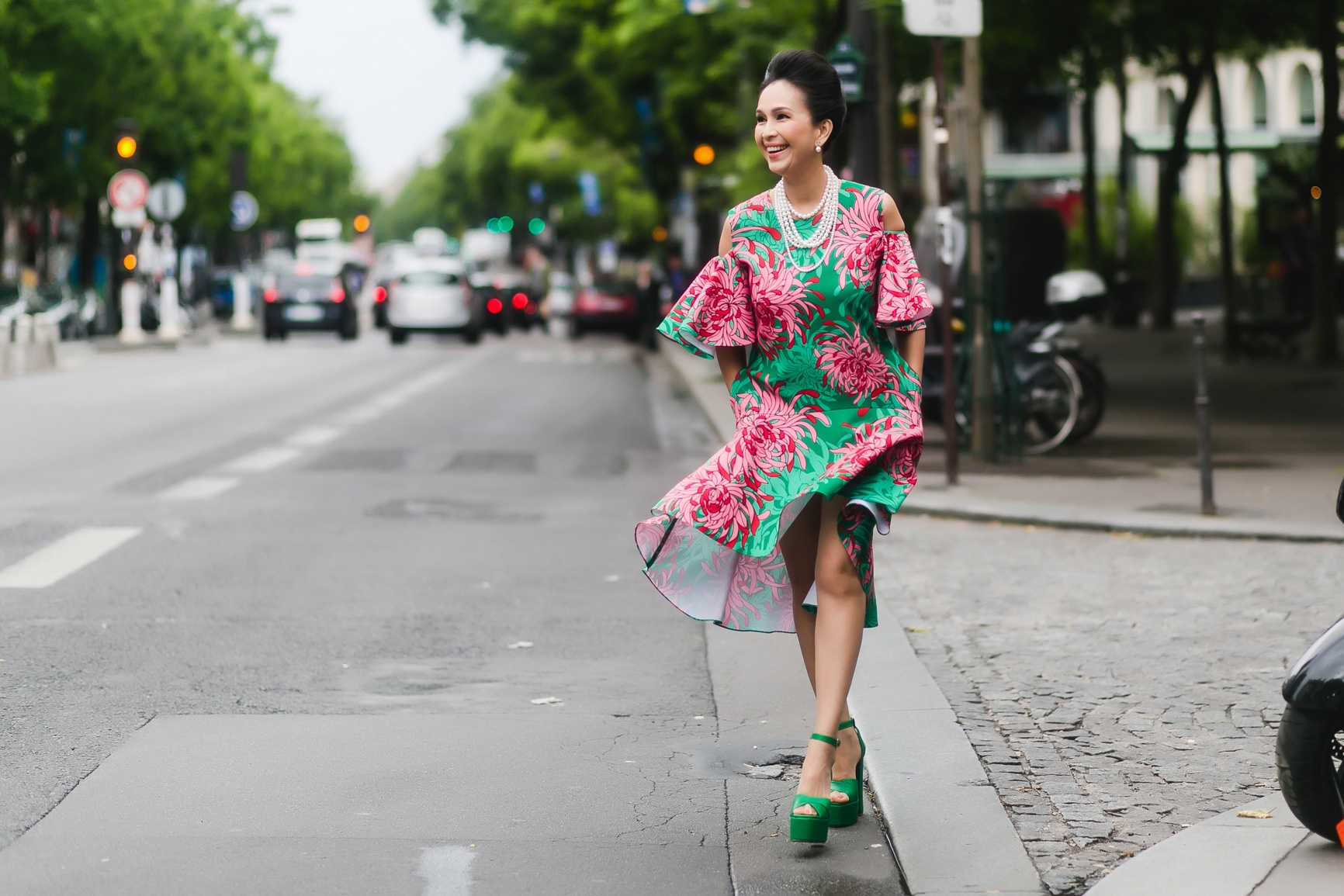 Diem My sanh dieu tren duong pho Paris anh 2