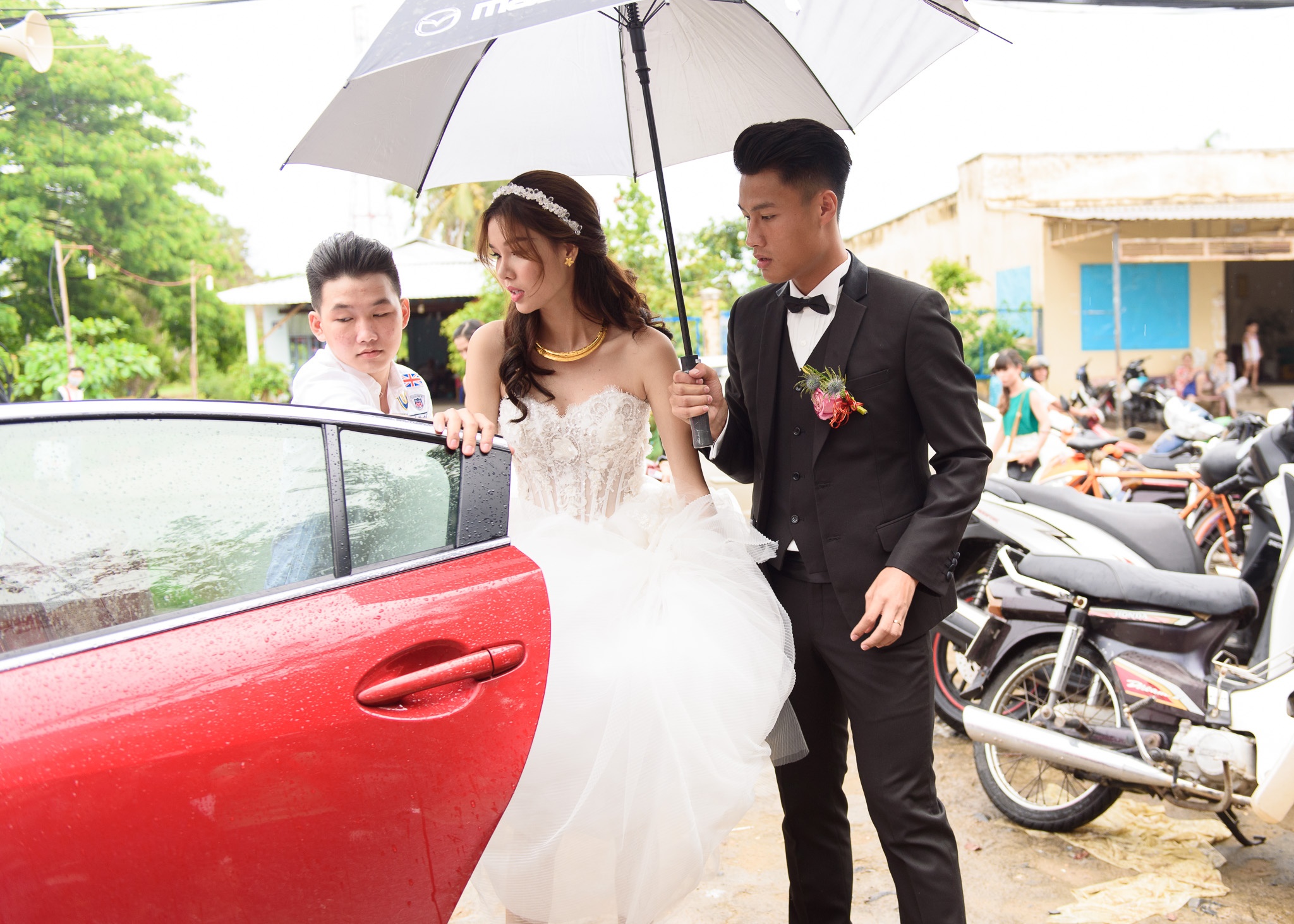 Ky Han hanh phuc ben Mac Hong Quan anh 1