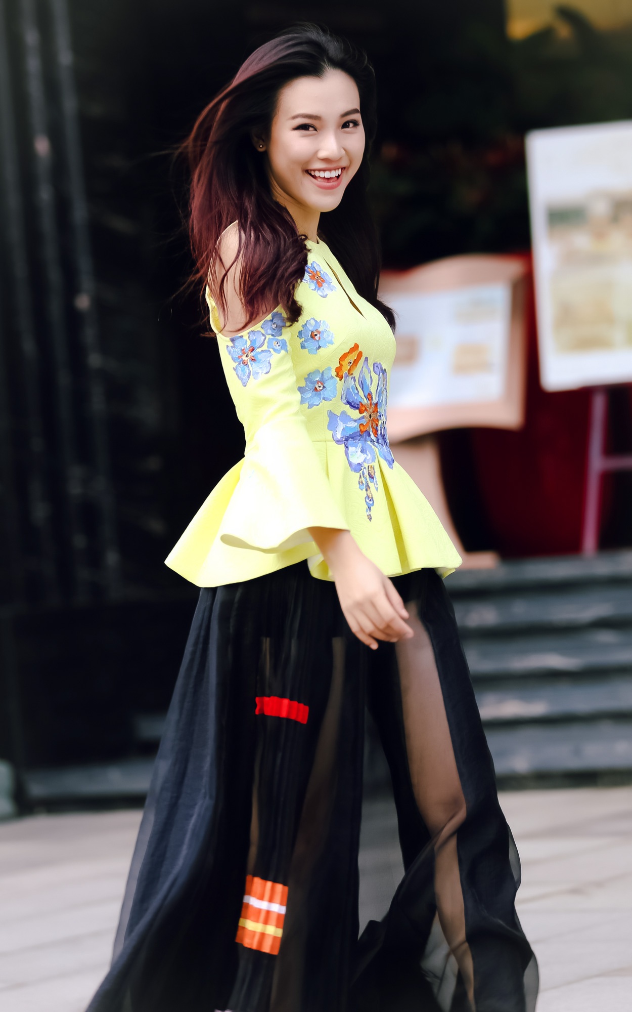 Hoang Oanh - Ai Phuong dien trang phuc la mat dao pho anh 5