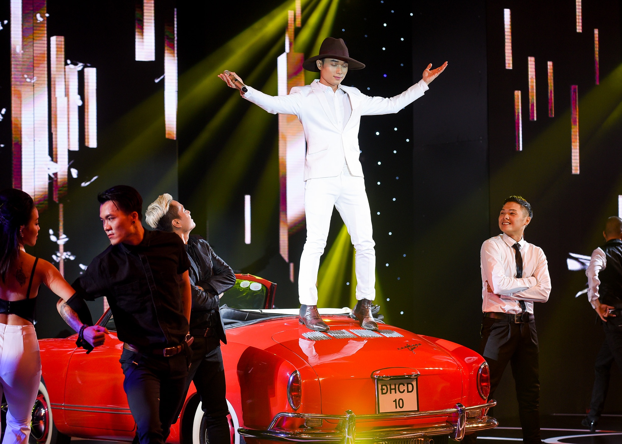 Dong Nhi di chan tran nhay sexy tren san khau anh 5