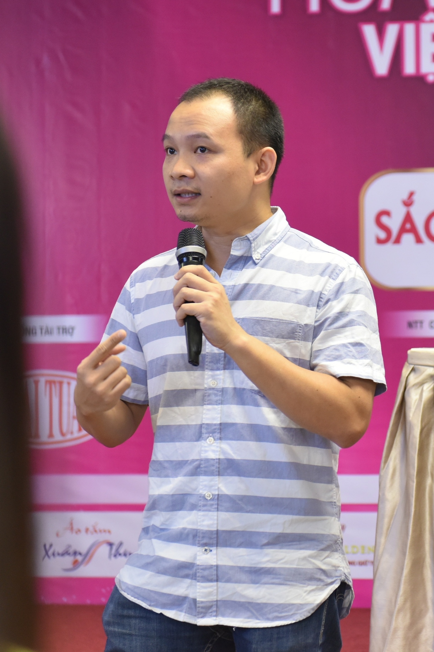 Thi sinh hoa hau thuc hien du an Nguoi dep Nhan ai anh 2