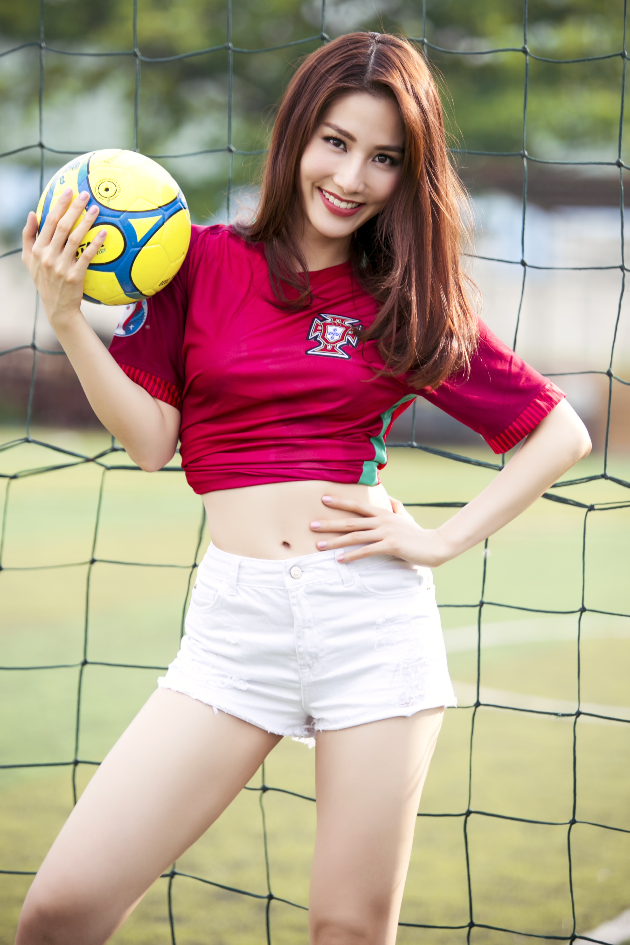 Diem My ung ho Tay Ban Nha anh 1