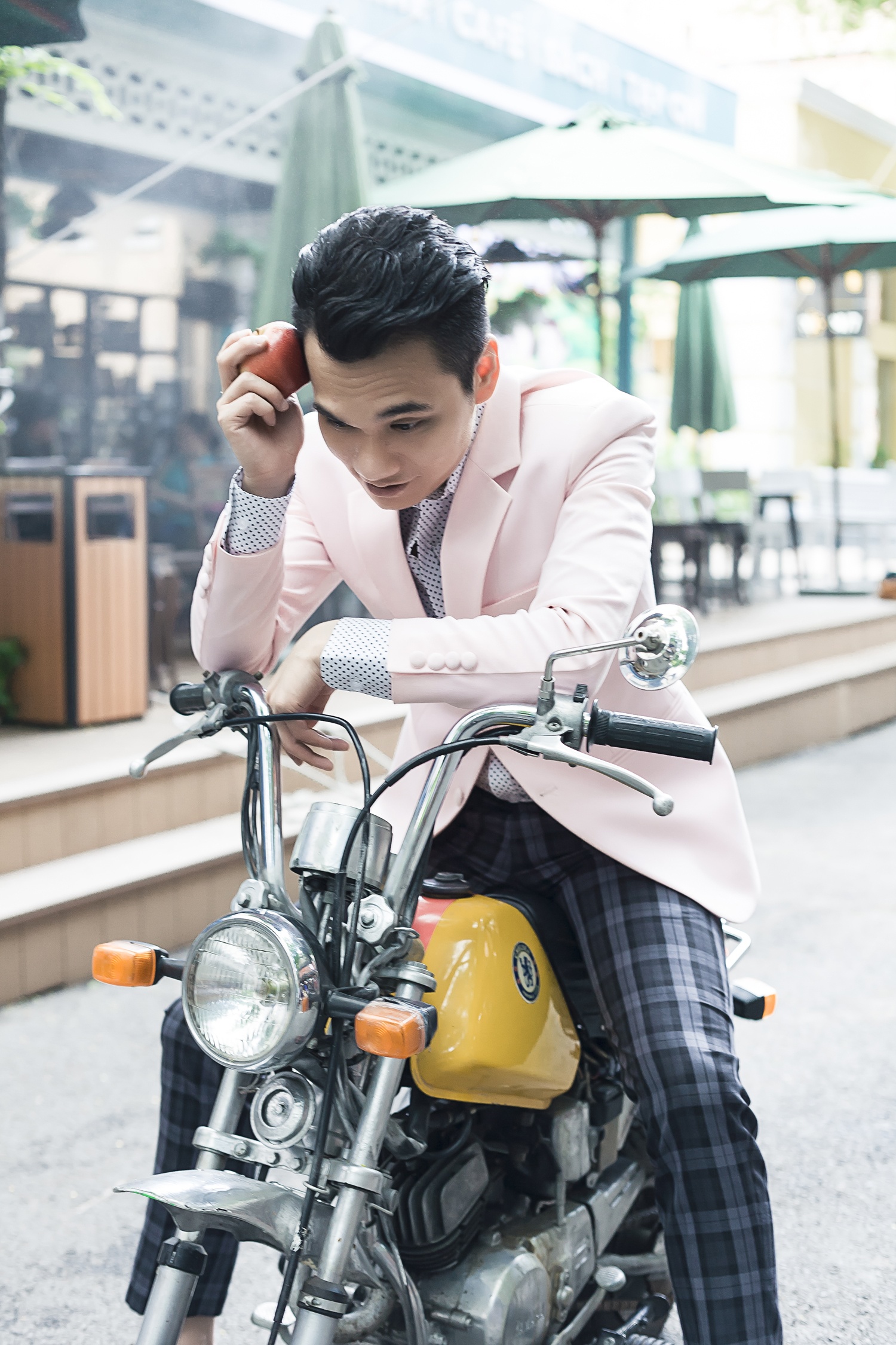 Khac Viet dien vest banh bao anh 4