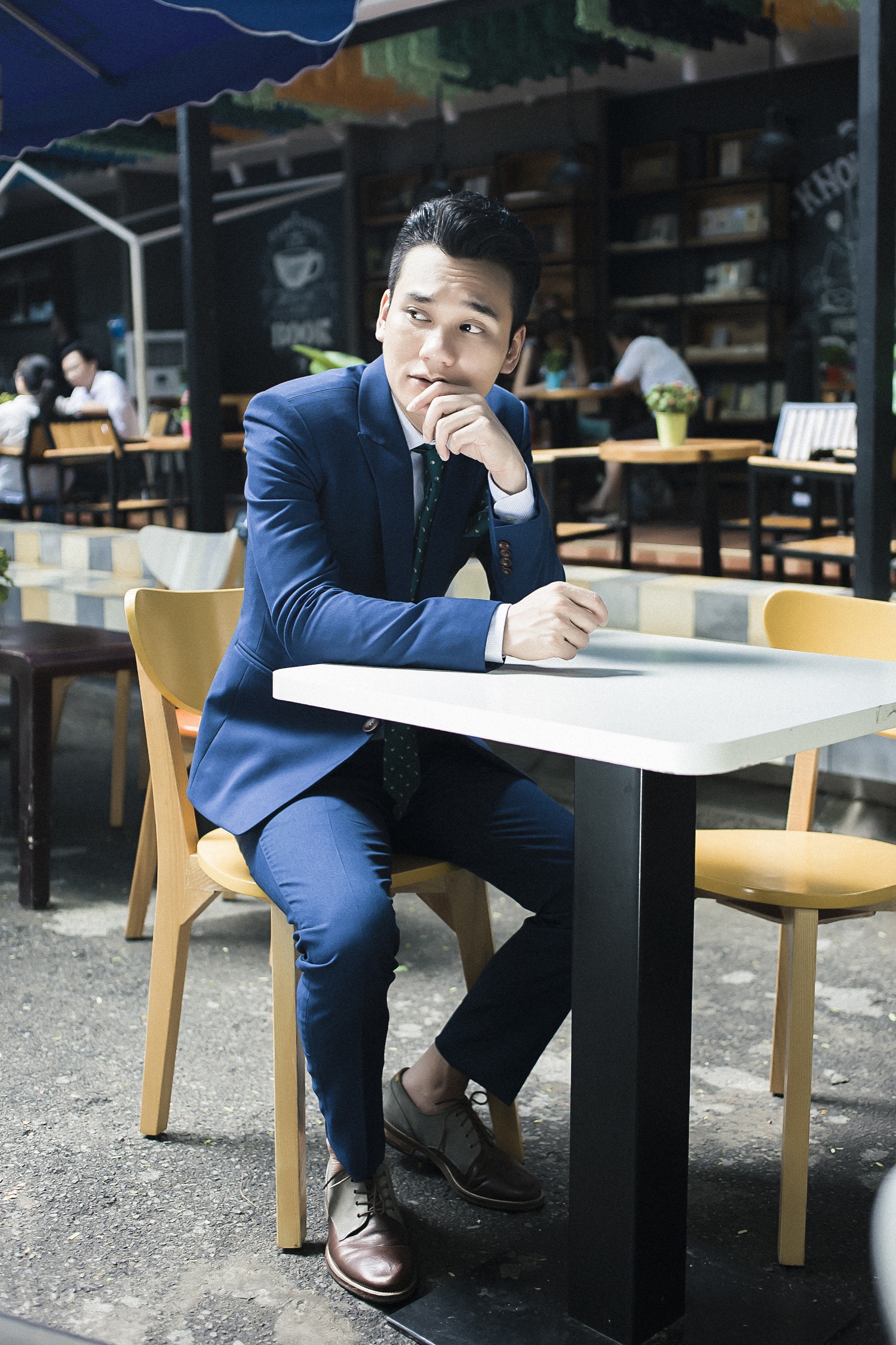 Khac Viet dien vest banh bao anh 7