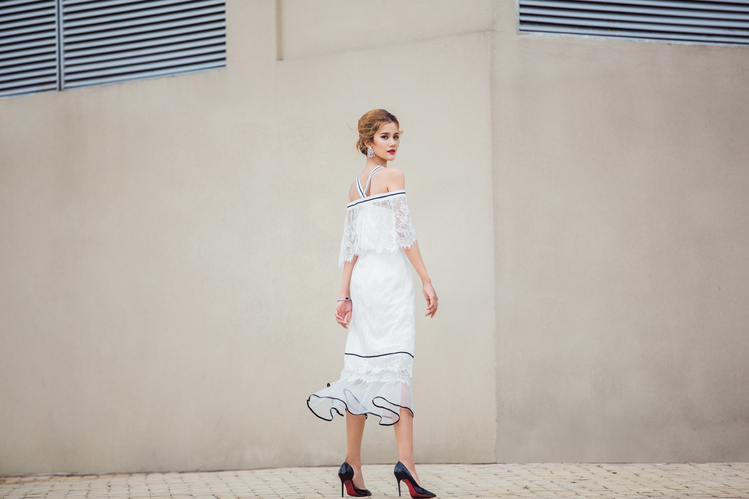 Huong Ly sanh dieu tren pho anh 8