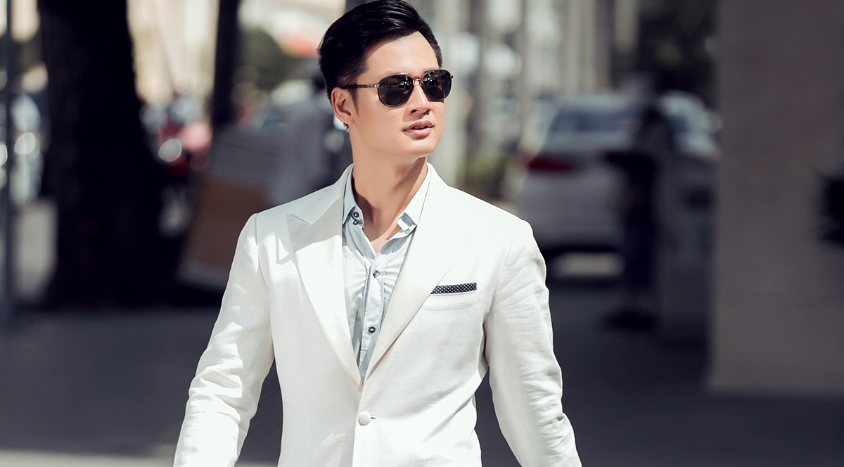 Duc Tuan dien vest lich lam xuong pho hinh anh