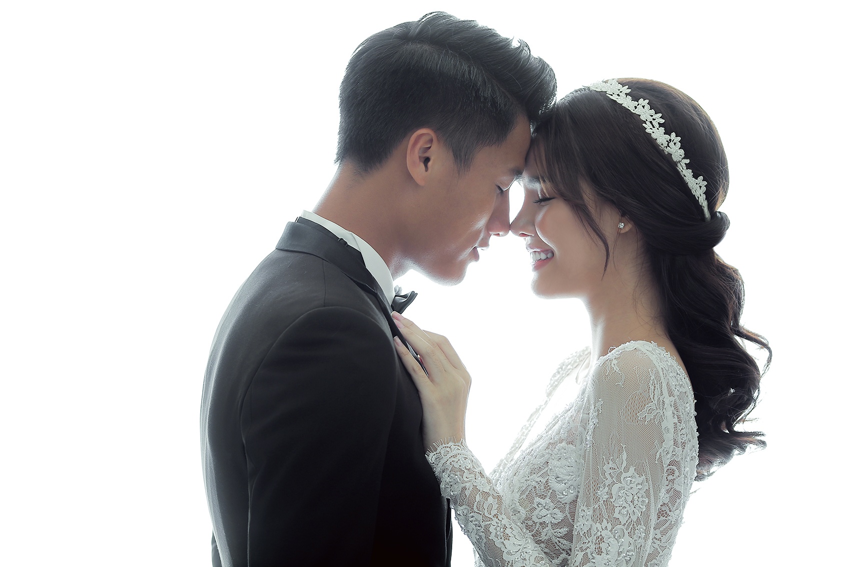 Mac Hong Quan hon Ky Han trong anh cuoi anh 2