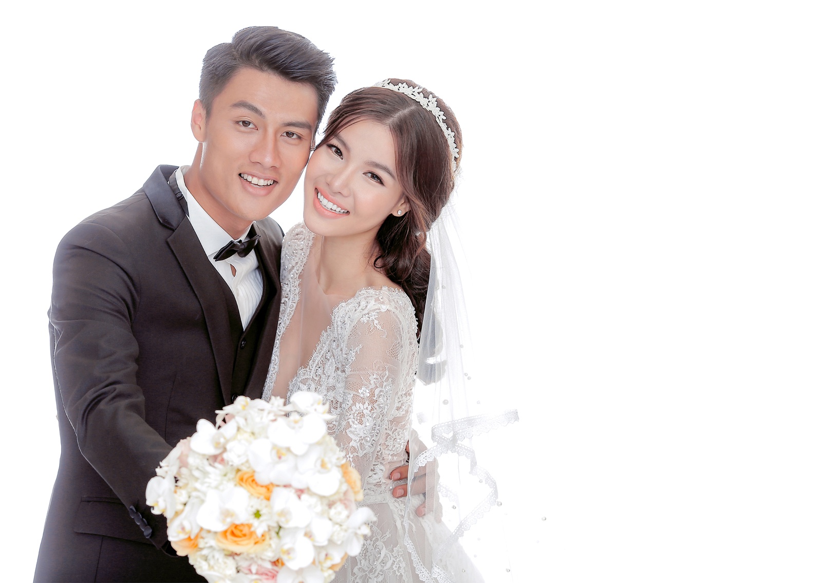 Mac Hong Quan hon Ky Han trong anh cuoi anh 6