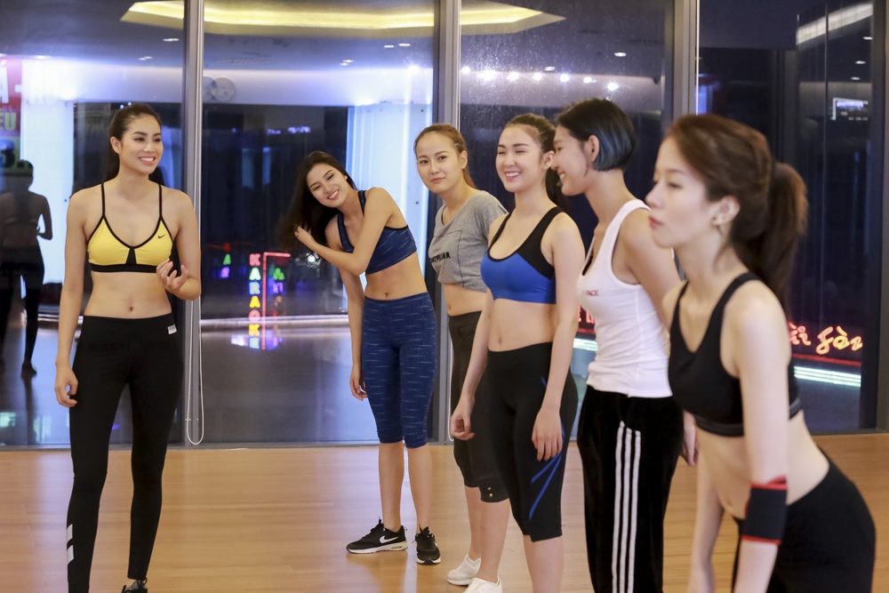 Pham Huong huong dan thi sinh The Face anh 1