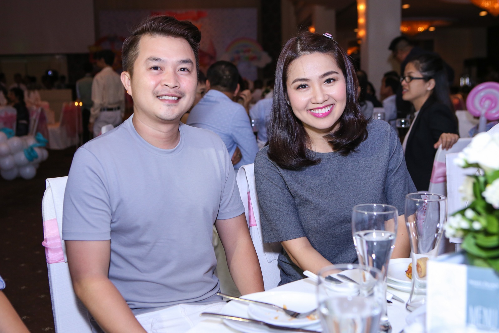 Tinh cu Le Cong Tuan Anh di tiec cung chong con anh 12