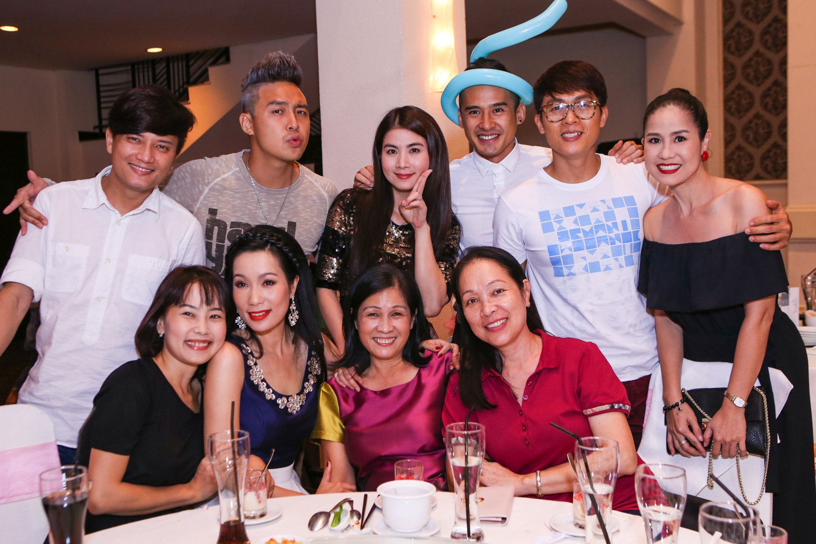 Tinh cu Le Cong Tuan Anh di tiec cung chong con anh 2