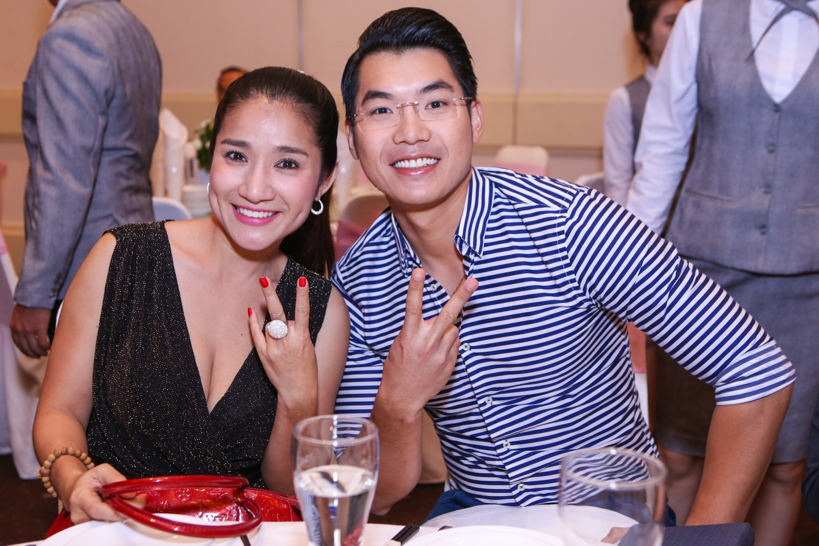 Tinh cu Le Cong Tuan Anh di tiec cung chong con anh 11