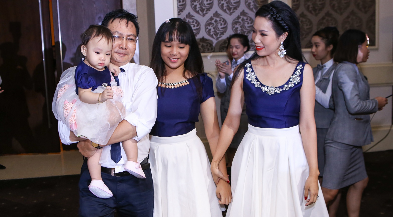 Dan sao Viet mung thoi noi con gai Trinh Kim Chi hinh anh