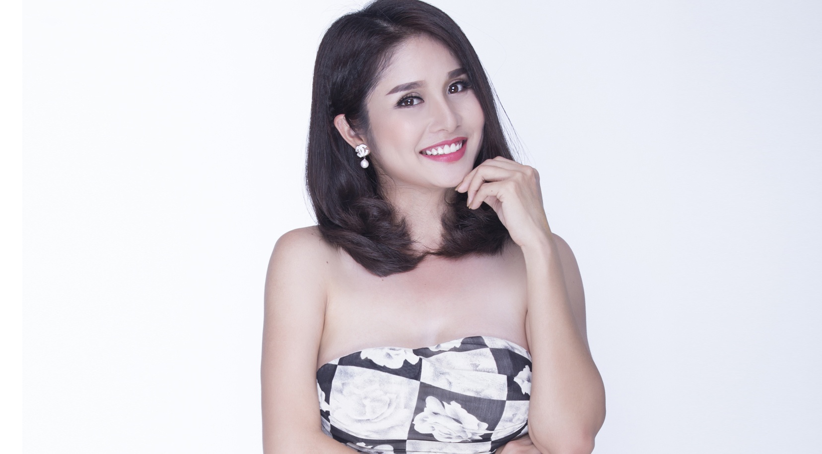 Thao Trang dien dam cup nguc quyen ru hinh anh