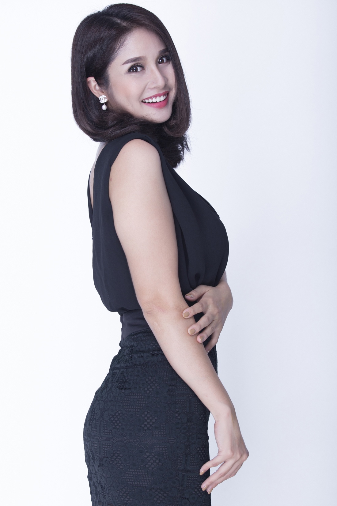 Vo cu Phan Thanh Binh dien dam quay quyen ru anh 8