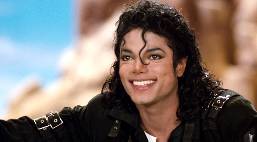 Michael Jackson duoc nguoi than bao ve truoc be boi tinh duc hinh anh