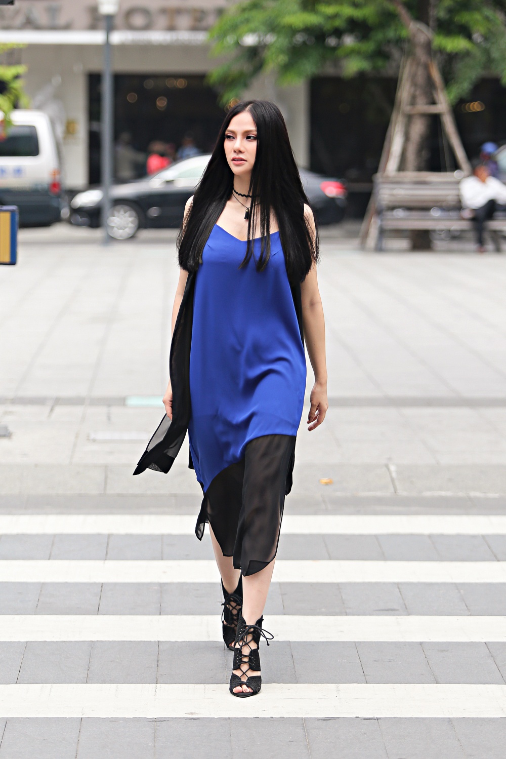 Thu Thuy goi y 7 set trang phuc dao pho cuoi tuan anh 1