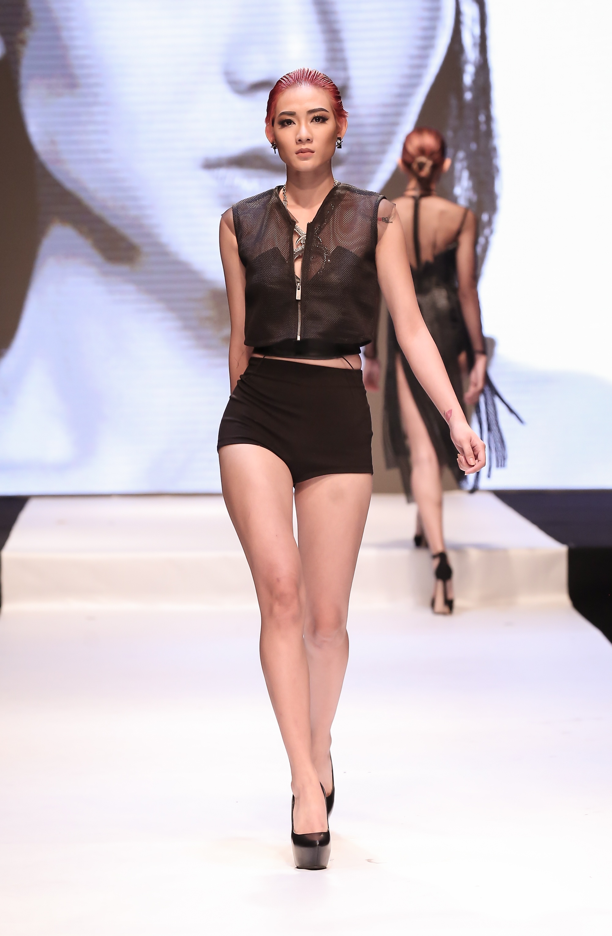 Hot girl cao 1, 54 m vao nha chung Next Top Model anh 2