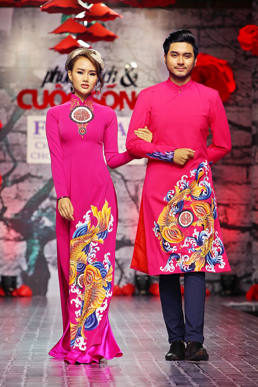 Ao dai doi tren san dien mua cuoi Viet anh 2