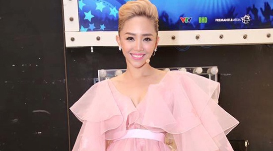 Toc Tien, Dong Nhi vao nhom trang phuc xau tuan qua hinh anh