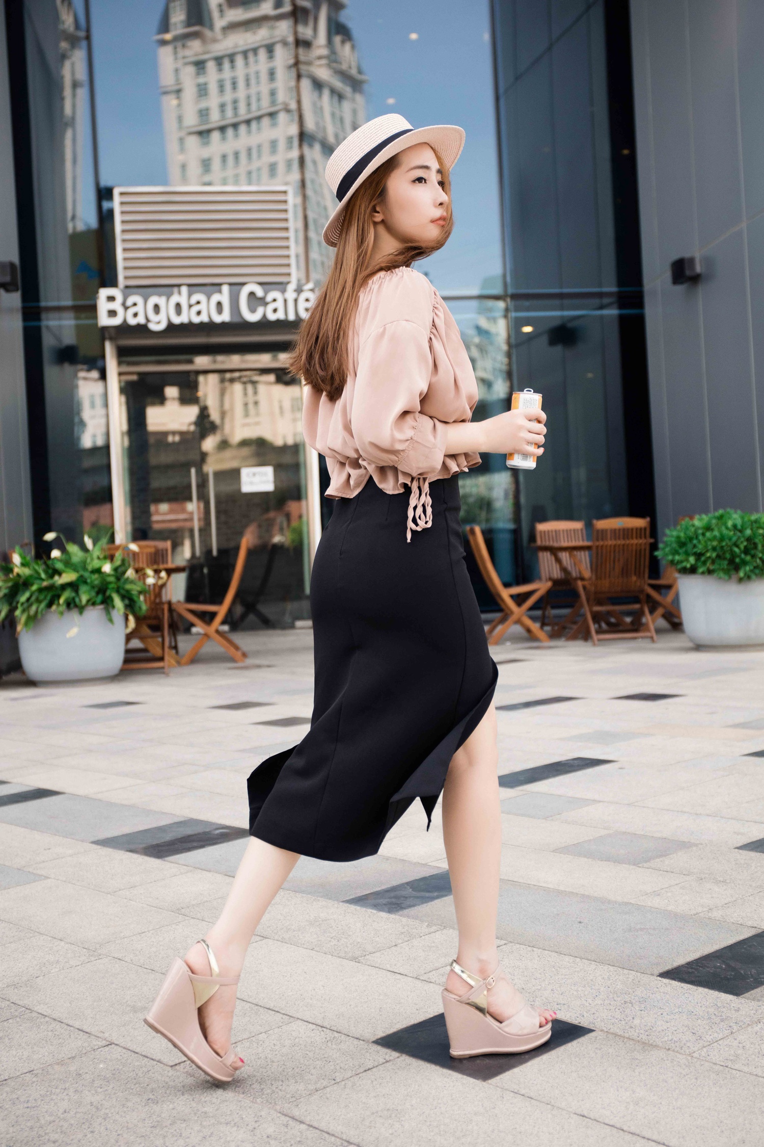 Quynh Nga dao pho mua he anh 2