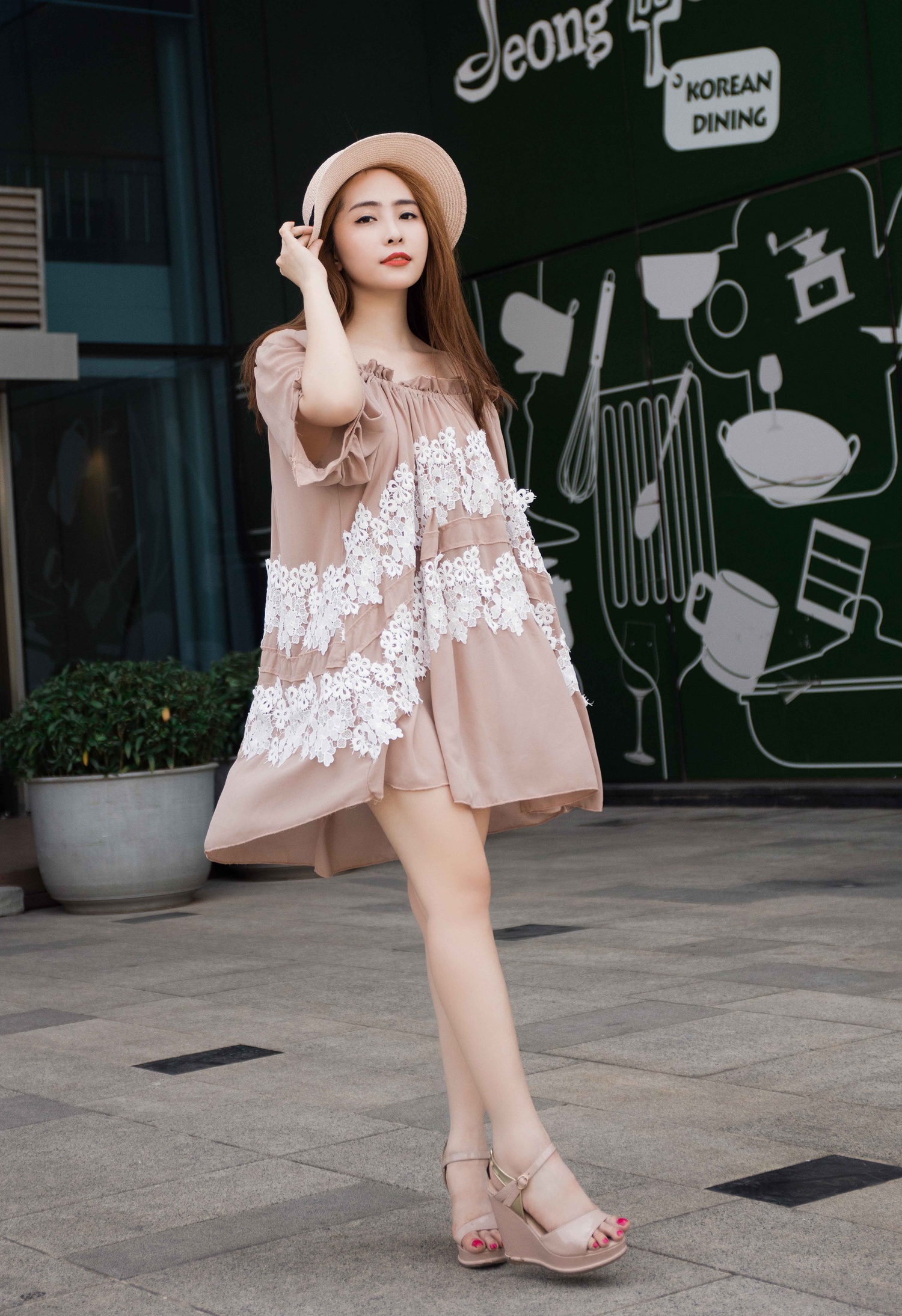 Quynh Nga dao pho mua he anh 3