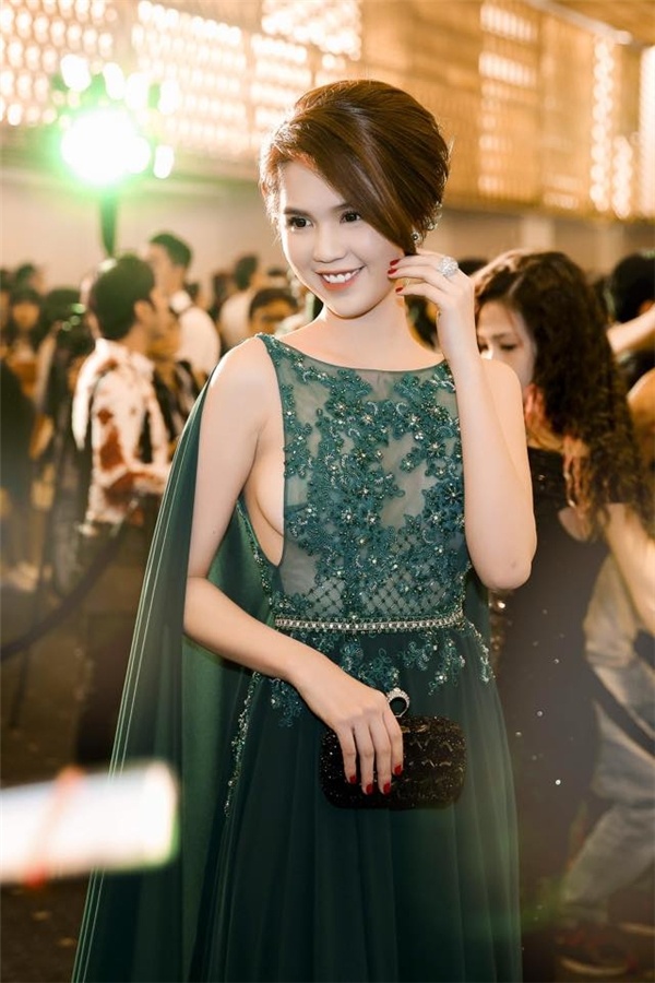 My nhan Viet goi cam voi mot xuyen thau dinh hat ngoc trai anh 5