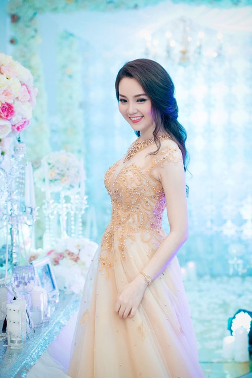 My nhan Viet goi cam voi mot xuyen thau dinh hat ngoc trai anh 6