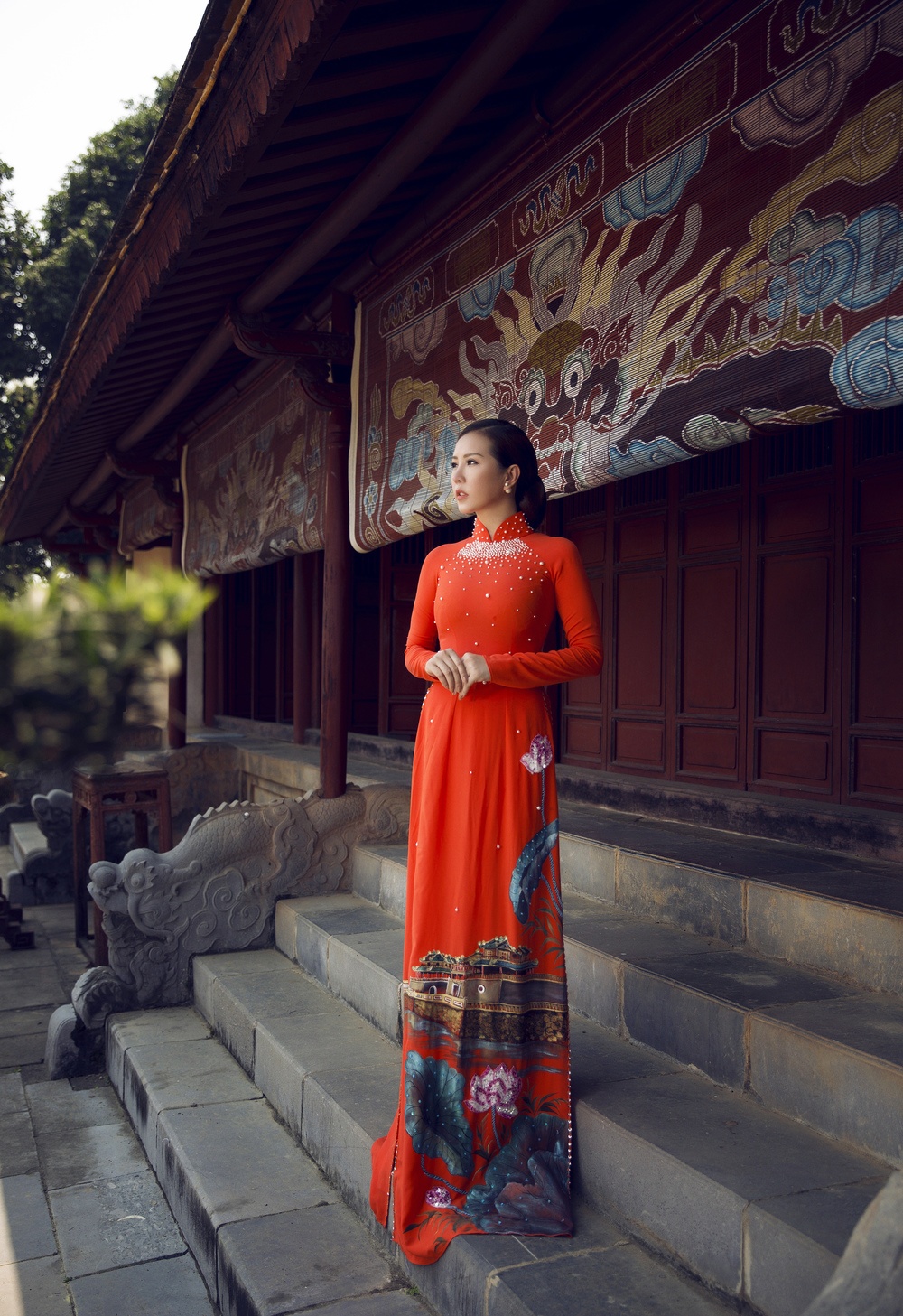 Thu Hoai dien 8 bo ao dai truyen thong anh 9