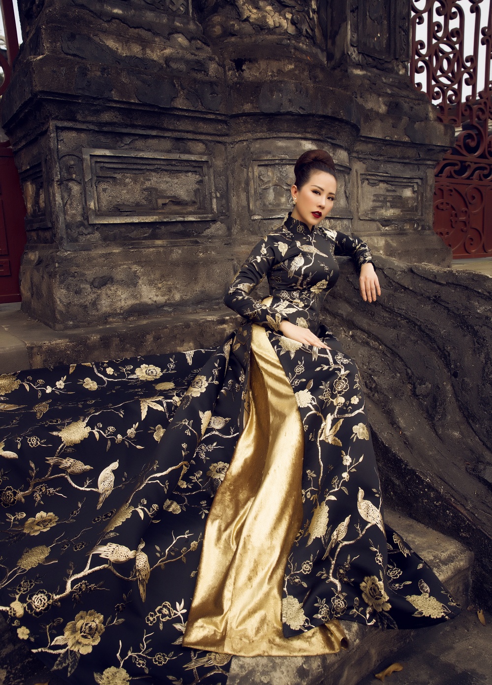 Thu Hoai dien 8 bo ao dai truyen thong anh 6