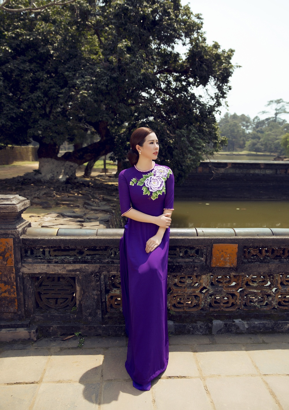 Thu Hoai dien 8 bo ao dai truyen thong anh 7