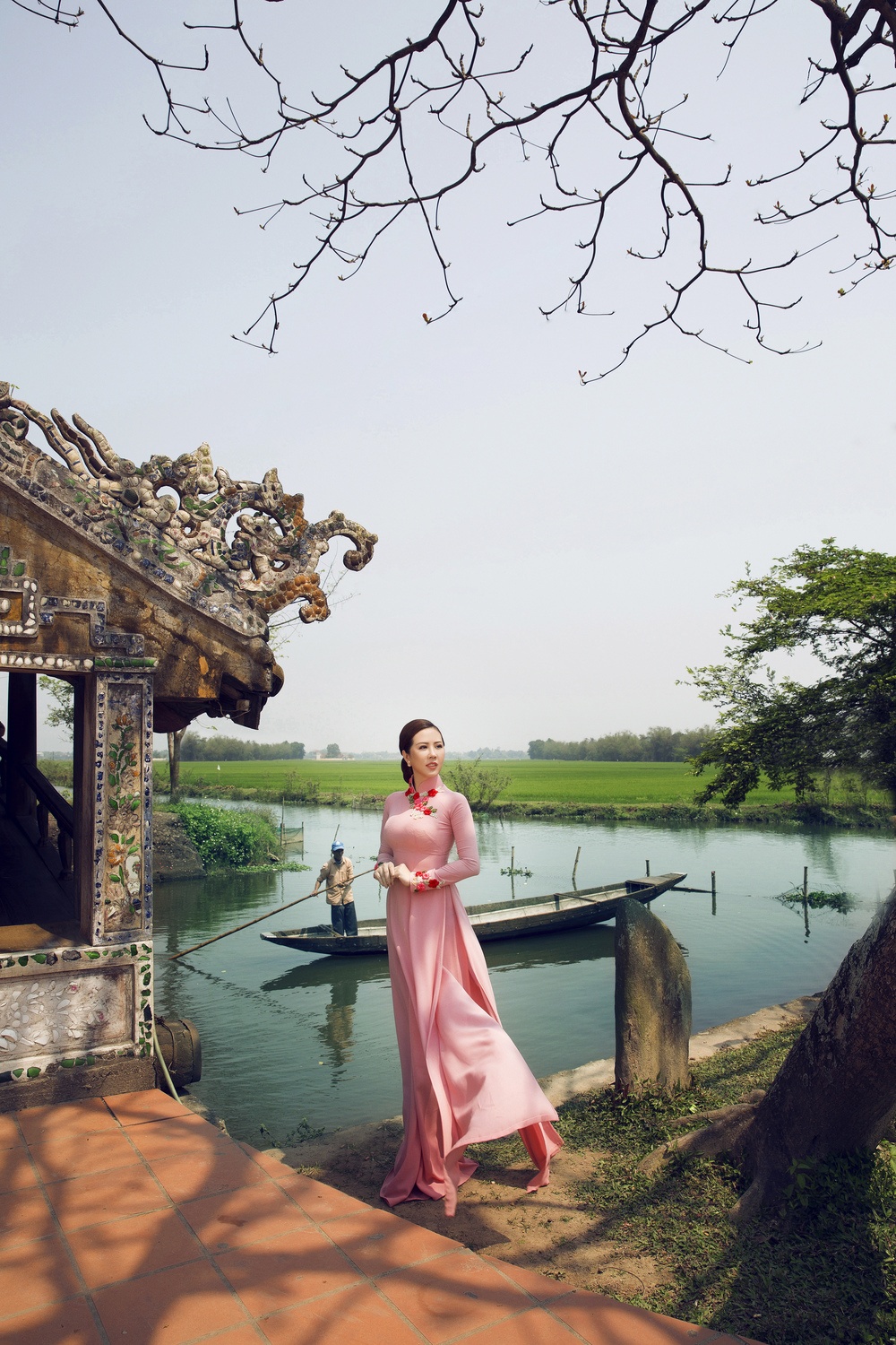 Thu Hoai dien 8 bo ao dai truyen thong anh 8
