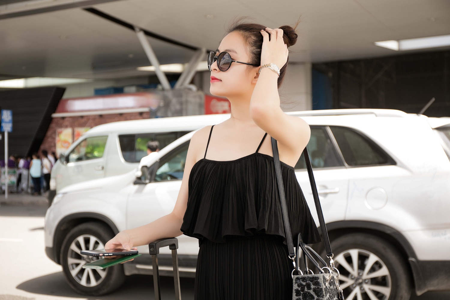 Hoang Thuy Linh sanh dieu tren pho anh 5