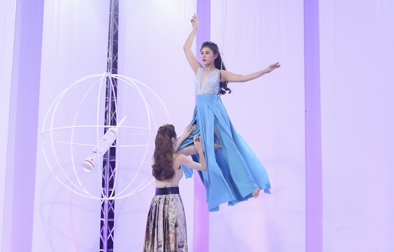 Huan luyen vien The Face che gieu nhau anh 4