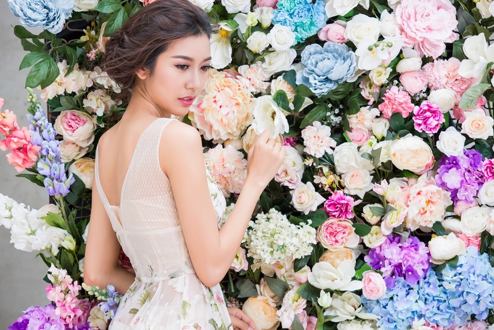 Thúy Vân duyên dáng với trang phục trắng ảnh 1 Thuy Van duyen dang voi trang phuc trang anh 1