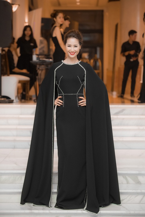 Minh Hang,  Huong Tram vao nhom trang phuc xau thang 6 anh 7