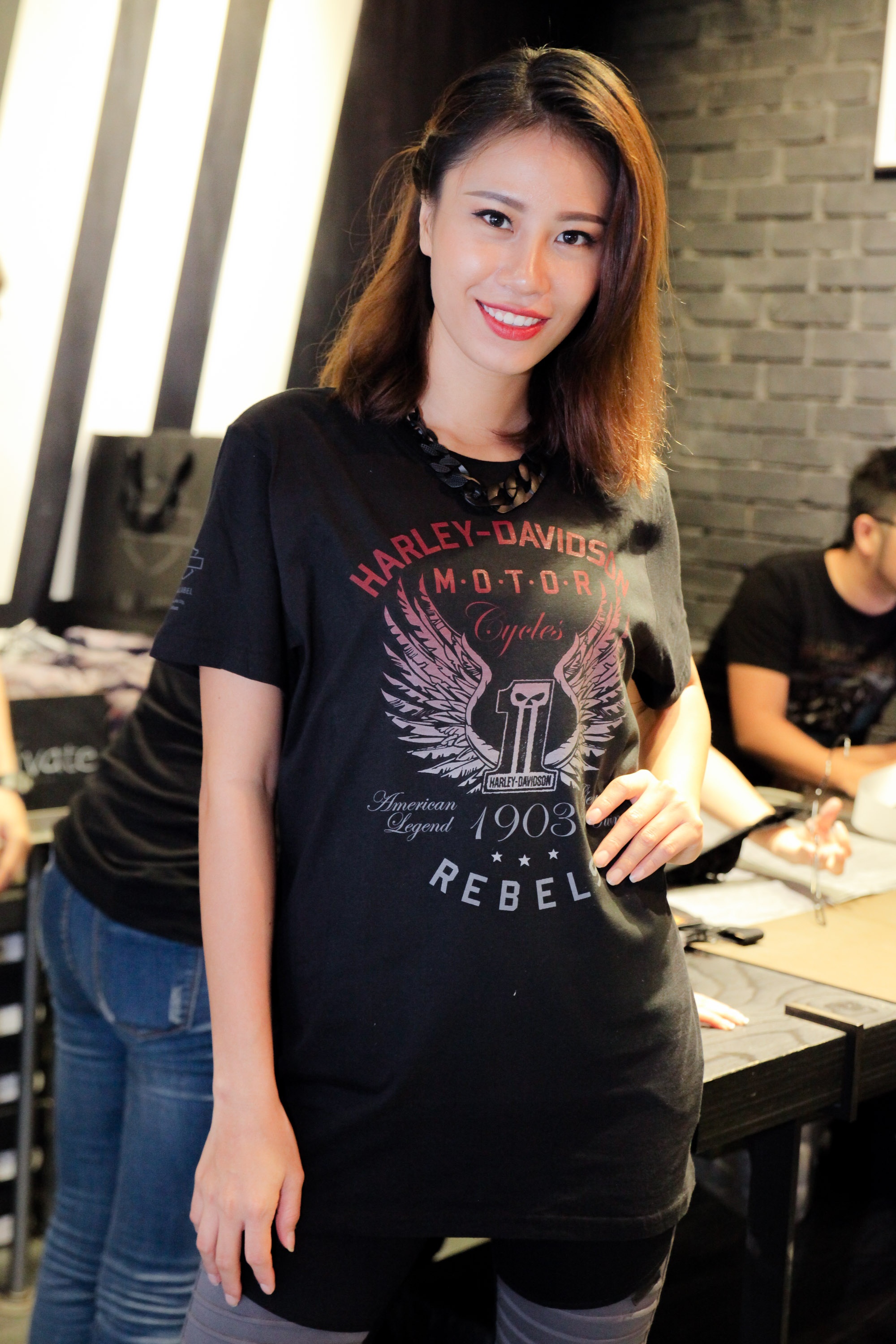 A khoi Ao dai mac ca tinh di su kien anh 3