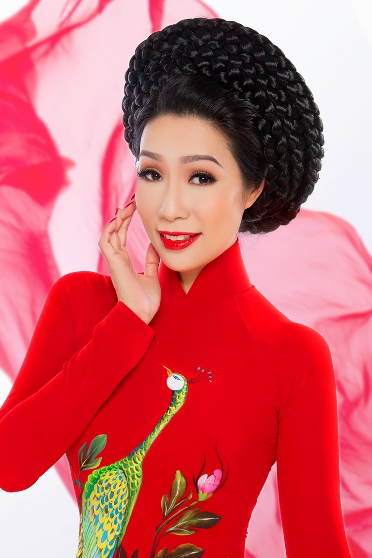 Trinh Kim Chi lam giam khao hoa hau anh 6